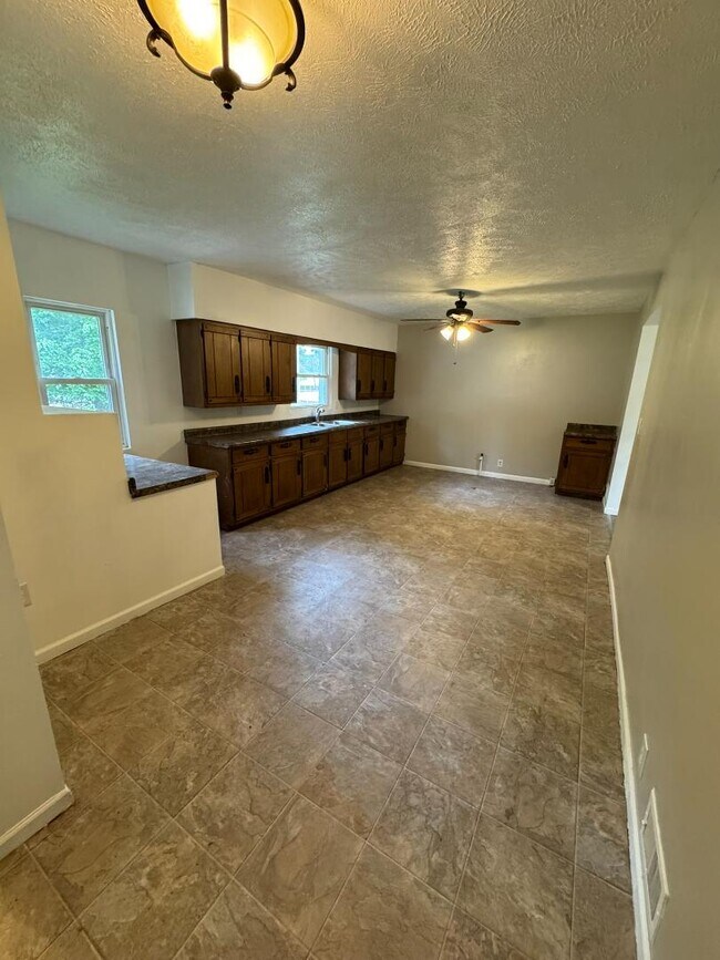 Building Photo - 2812 Fuller Ave NE