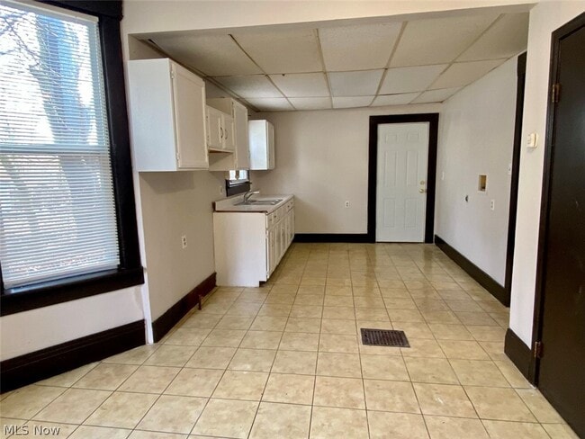 Building Photo - 390 Doyle St