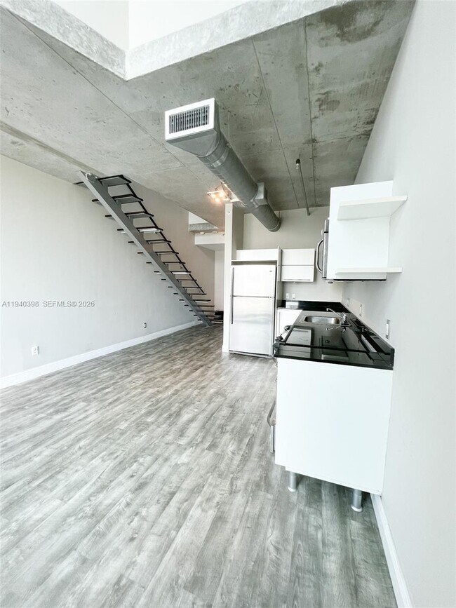 Building Photo - 690 SW 1st Ct