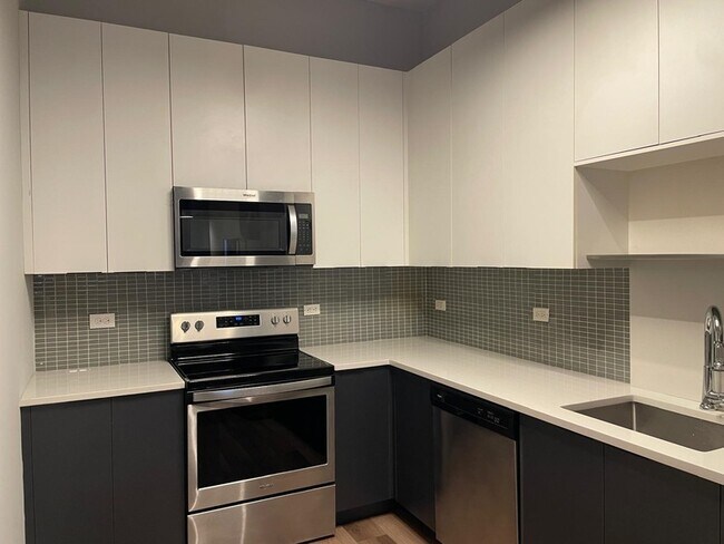 Building Photo - 160 Lafayette St