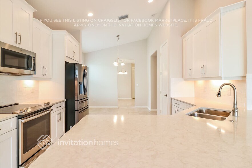Building Photo - 34196 Astoria Cir