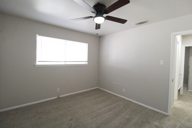 Building Photo - 1031 Fabulous Dr