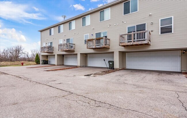 Building Photo - 2270 Aurora Dr