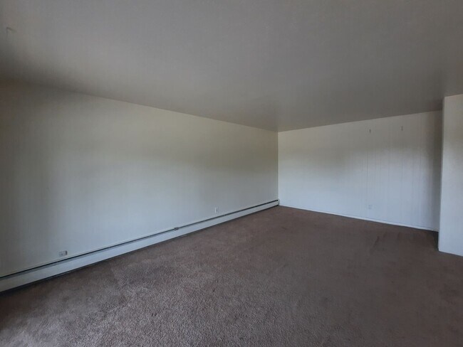 Building Photo - Big private balcony | walking distance to downtown | Mountain views | Abundant natural light