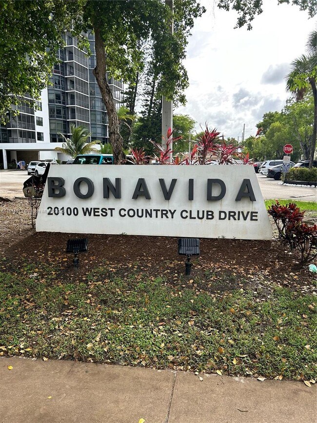 Primary Photo - 20100 W Country Club Dr