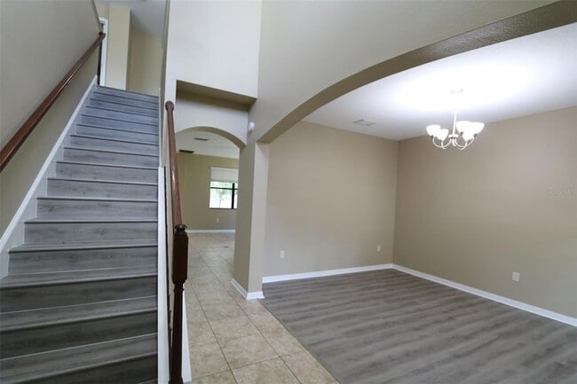 Building Photo - 1208 Oakcrest Dr