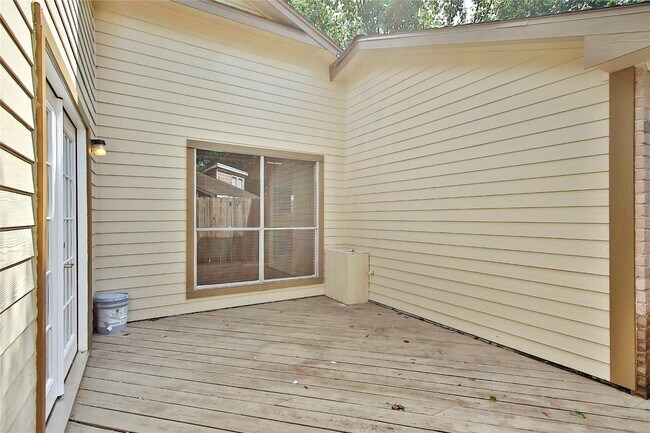 Building Photo - 6903 Foxmont Ln