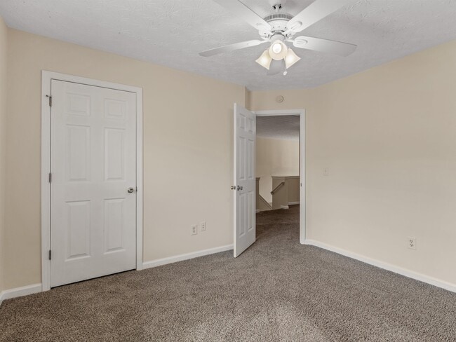 Building Photo - 310 Sarasota Ln