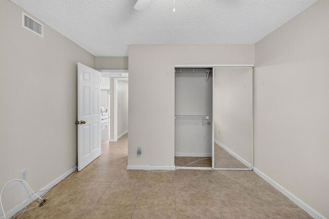 Building Photo - 7214 S Devon Dr