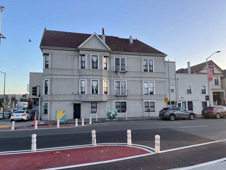 Building Photo - 733 Madison St