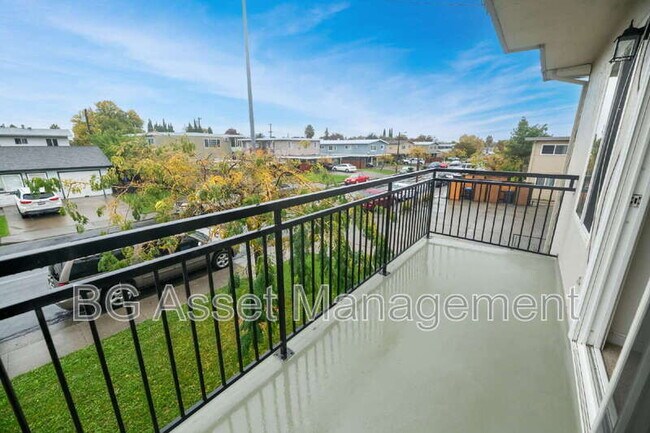 Building Photo - 1746 Kidder Ave