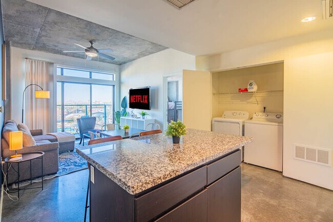 Building Photo - 333 E Roosevelt St