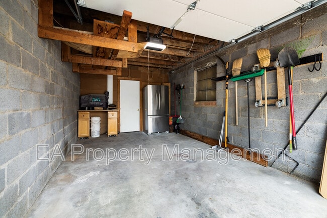 Building Photo - 520 San Pasquale Ave SW