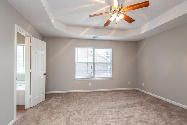 Building Photo - 318 The Gables Dr