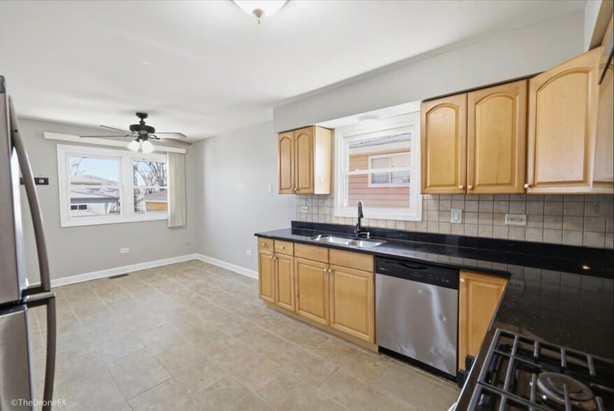 Building Photo - 18003 Greenview Terrace
