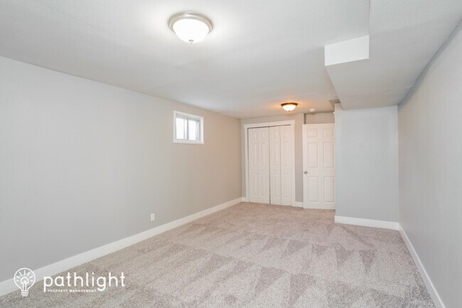Building Photo - 718 N Kingsley Dr, Colorado Springs, CO, 8...