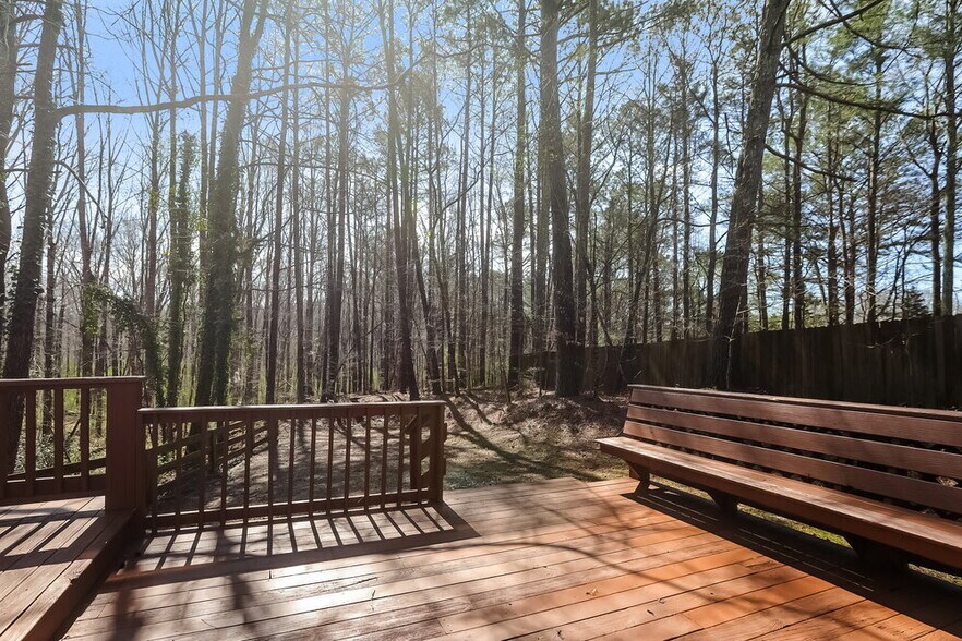 Building Photo - 2461 Shoals Dr NE