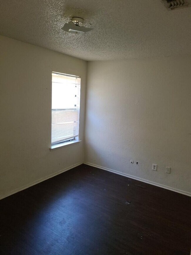 Building Photo - 5021-5023 Vinson St