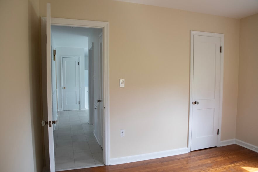 Building Photo - 1349 Lititz Rd