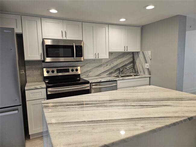 Building Photo - 1028 Apollo Beach Blvd