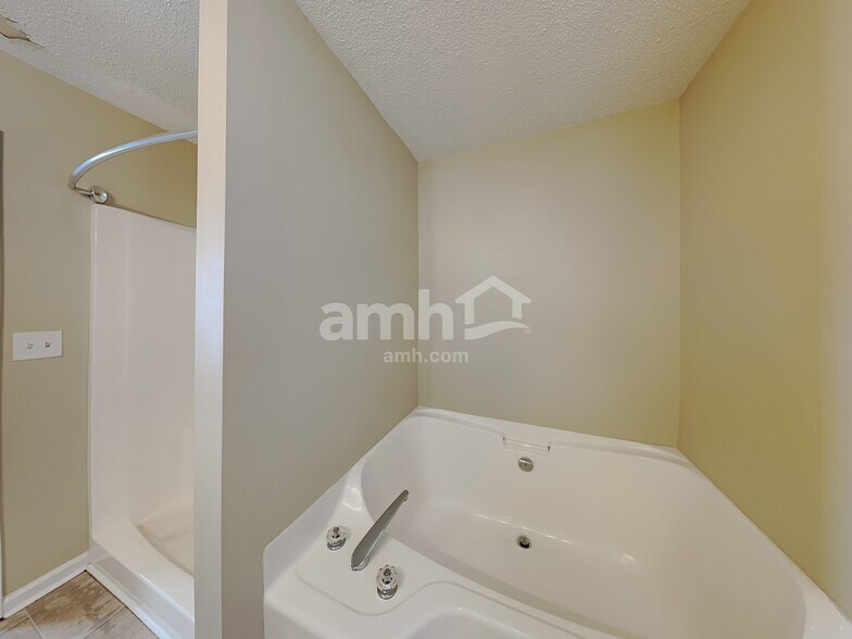 Building Photo - 123 Ivy Mill Way