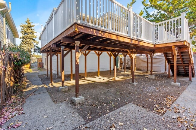 Building Photo - Downtown Napa 2 bdrm 1.5 Bath Home Availab...