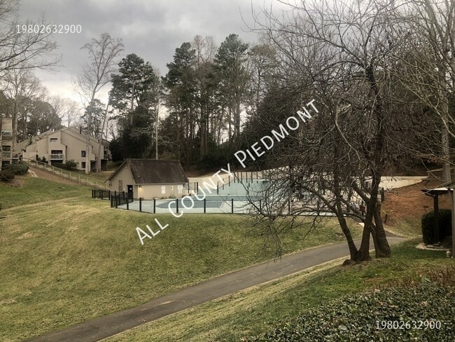 Building Photo - 43 Old Post Rd