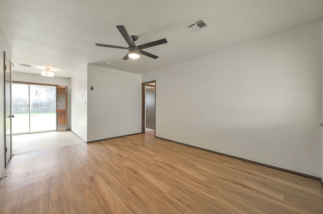 Building Photo - 1401 SW 60th St