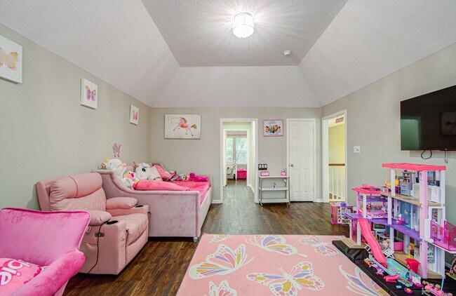 Building Photo - 12427 Shadycrest Dr