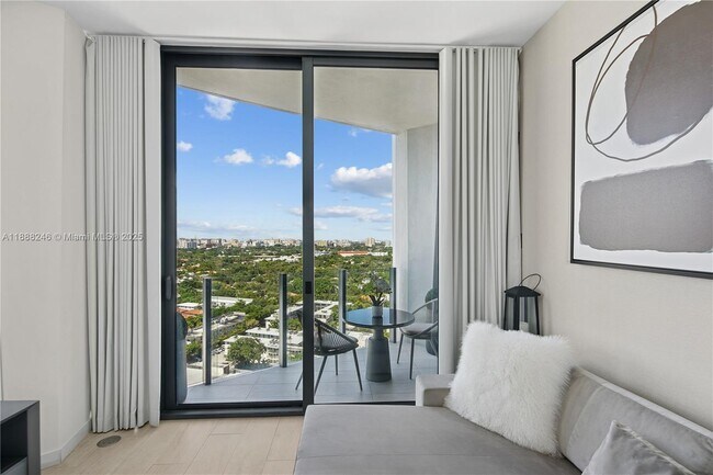 Building Photo - 2831 S Bayshore Dr