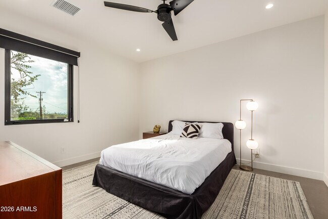 Building Photo - 4905 E White Gates Dr