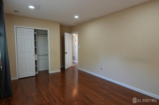 Building Photo - 1355 Axel Ave