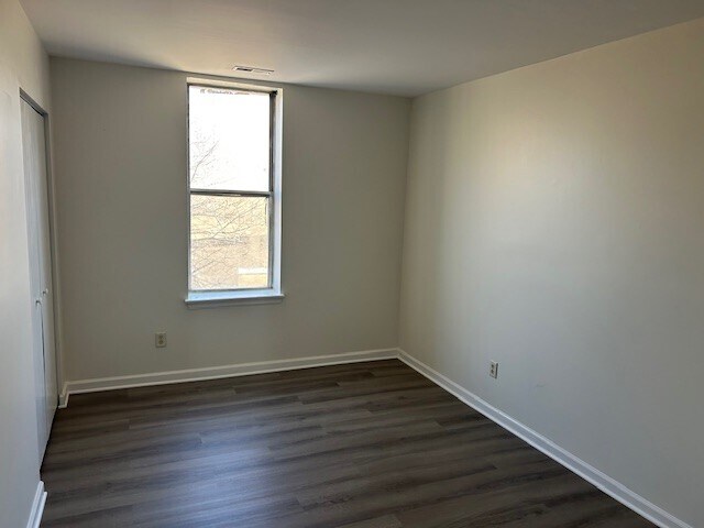 Building Photo - 1404 E Baltimore St