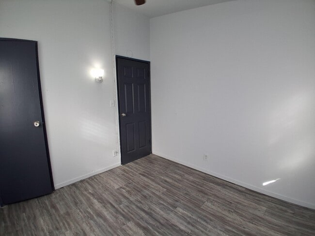 Building Photo - 619 Plum-