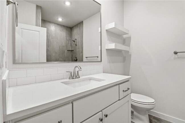 Building Photo - 3406 SE K St