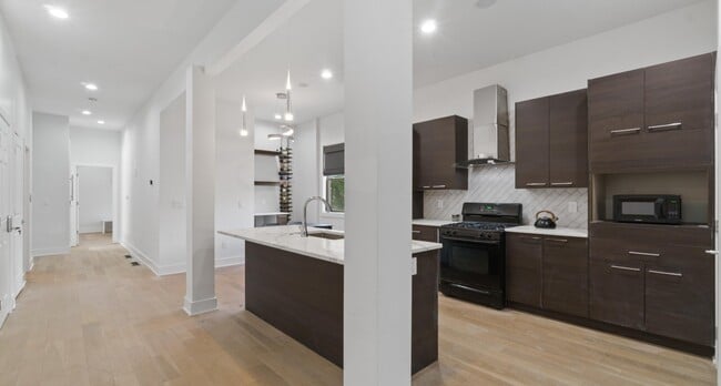 Building Photo - 210 Mathewson Pl SW