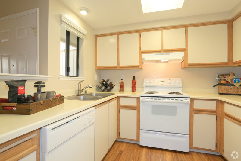Building Photo - 2705 Range Ave