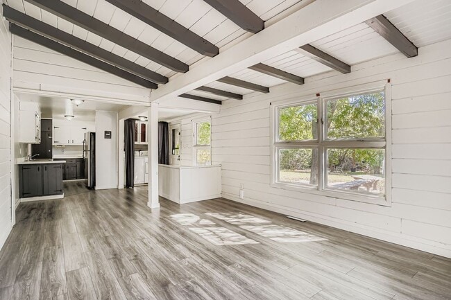 Building Photo - Charming Ranch Home with Spacious Yard and...