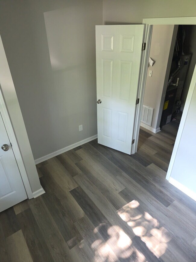 Building Photo - 5510 Halstead Ave