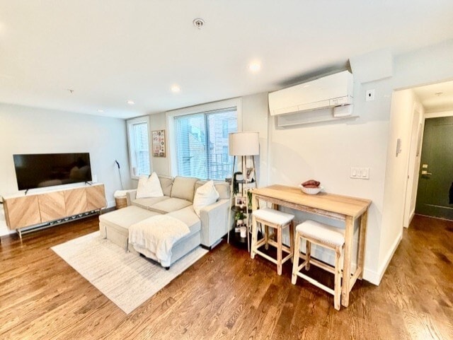 Building Photo - 366 Hanover St