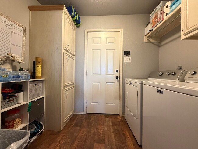 Building Photo - 1021 Kirby Ave