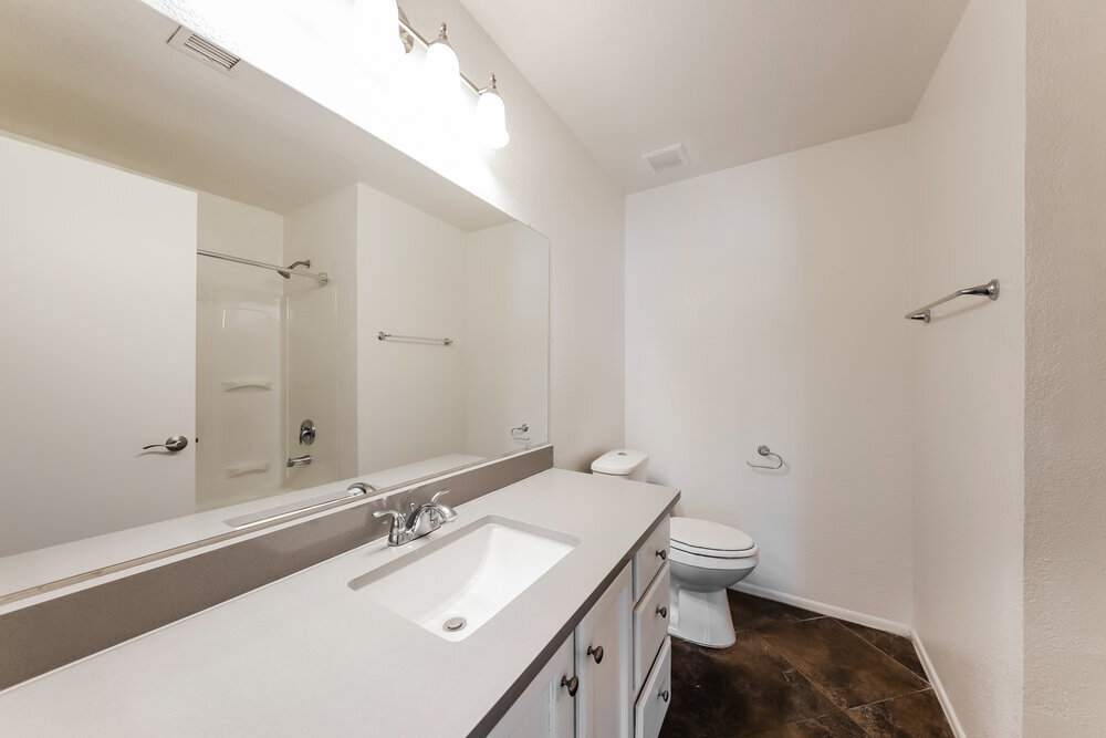 Building Photo - 8842 W Grovers Ave