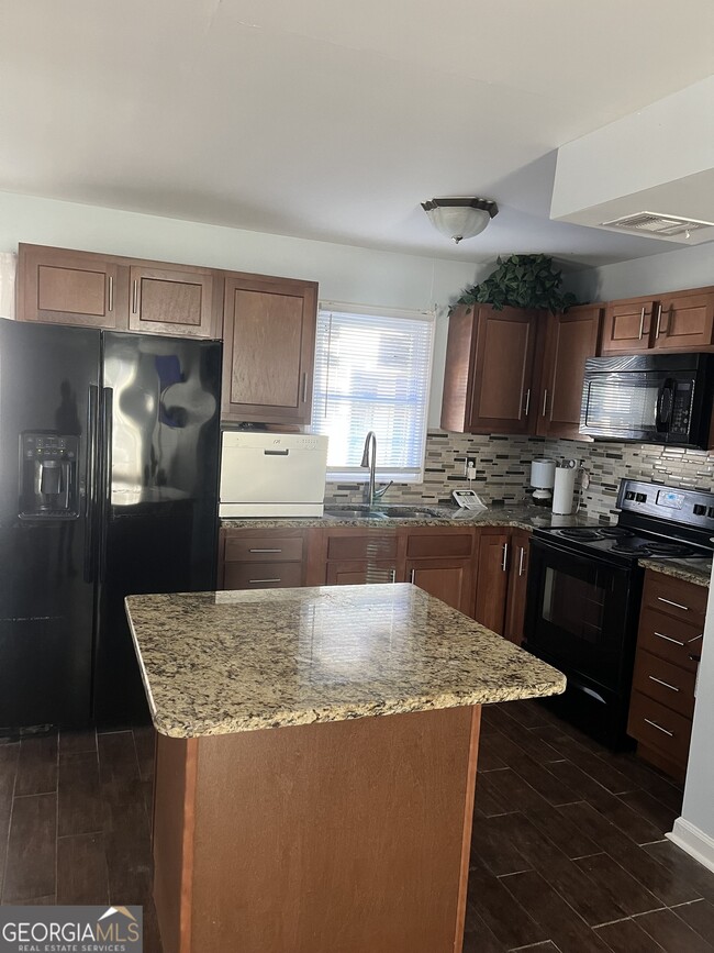 Building Photo - 2894 Randall St