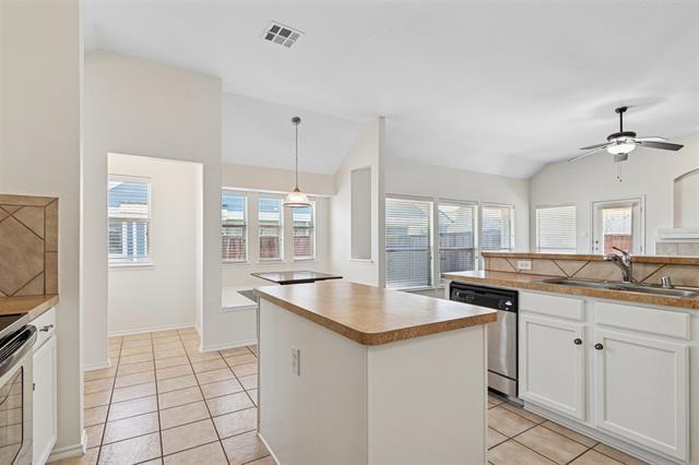 Building Photo - 9937 Tanglebrush Dr