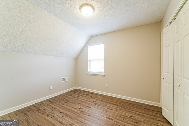 Building Photo - 117 N Railroad St