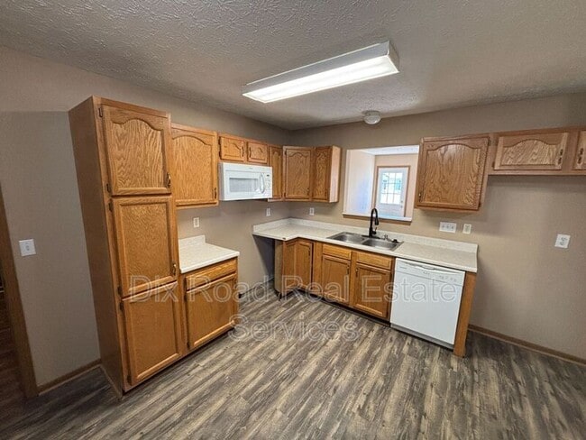 Building Photo - 179 Thompson St