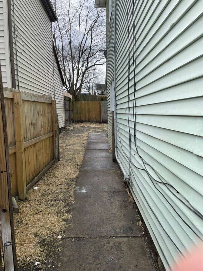 Building Photo - 315 10th St