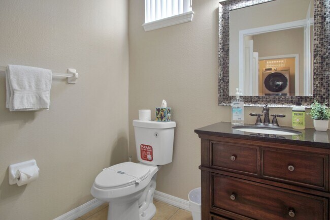 Building Photo - Modern 3-Bedroom, 2-Bath Townhouse near Ch...