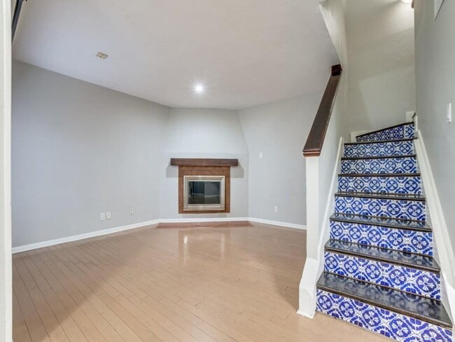 Building Photo - 2 Bedroom Townhome by SMU with a Pool!