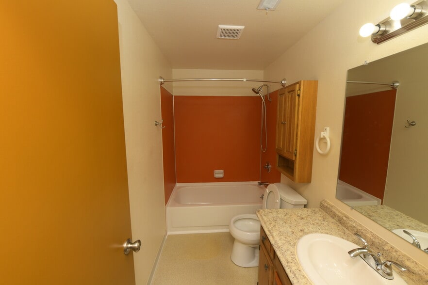 Building Photo - 1224 46th Pl SE